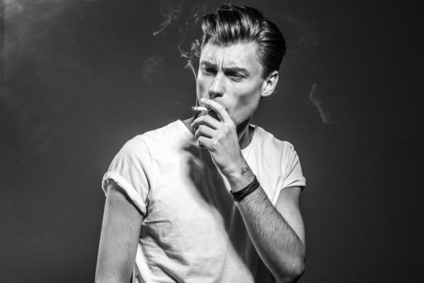 Featured image of post How To Smoke A Cigarette With Style